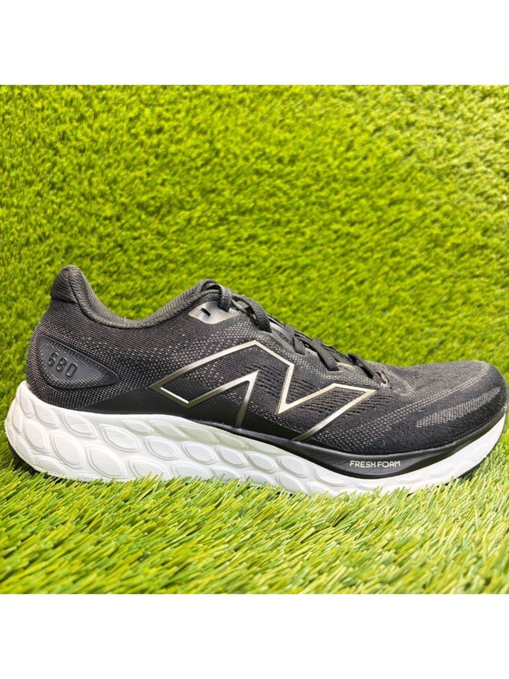 New Balance Fresh Foam 680v8 Mens Size 9 Black Athletic Running Shoes Sneakers